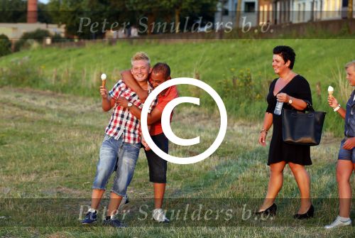 Zaltbommel 25 juli 2012
Mohammed met zijn nieuwe vriendin Patricia en haar kinderen.
Peter Smulders bv