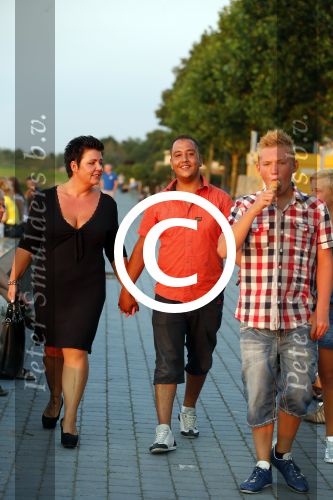 Zaltbommel 25 juli 2012
Mohammed met zijn nieuwe vriendin Patricia en haar kinderen.
Peter Smulders bv