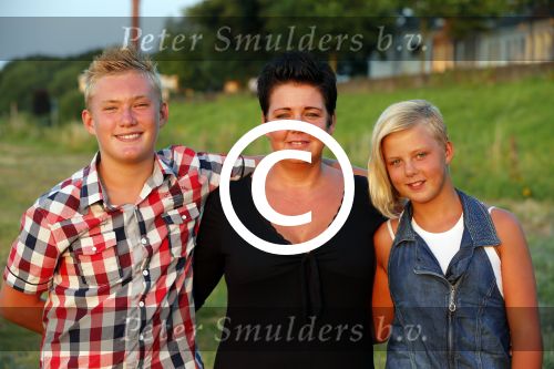 Zaltbommel 25 juli 2012
Mohammed met zijn nieuwe vriendin Patricia en haar kinderen.
Peter Smulders bv