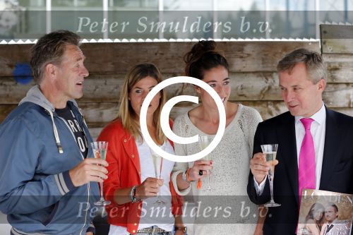 Amsterdam 13 juli 2012
Presentatie Blad Londen ivm olympische spelen met oa Ivo Niehe Erica Terpstra Naomi v As Peter Heerschop Viggo Waas Kim Lammers en Nicolien Sauerbreij bij strand zuid bij de rai.
Peter Smulders bv