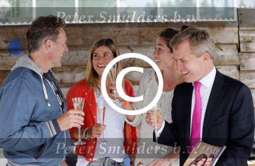 Amsterdam 13 juli 2012
Presentatie Blad Londen ivm olympische spelen met oa Ivo Niehe Erica Terpstra Naomi v As Peter Heerschop Viggo Waas Kim Lammers en Nicolien Sauerbreij bij strand zuid bij de rai.
Peter Smulders bv
