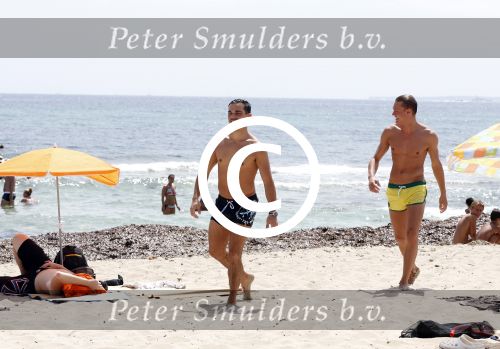 ibiza 1 augustus 2012
Ferry Doedens met zijn nieuwe vriend Nuno Azevedo op het strand bij el seriquito.
Peter Smulders bv