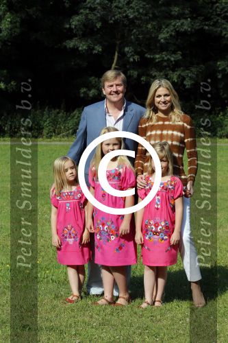 Wassenaar 7 juli 2012
Fotosessie met Prins Willem Alexander prinses Maxima Alexia Ariane en Amalia op landgoed de horsten.
Peter Smulder bv