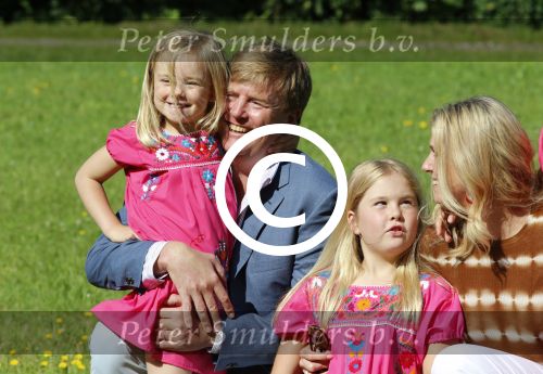 Wassenaar 7 juli 2012
Fotosessie met Prins Willem Alexander prinses Maxima Alexia Ariane en Amalia op landgoed de horsten.
Peter Smulder bv