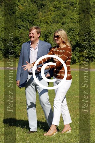 Wassenaar 7 juli 2012
Fotosessie met Prins Willem Alexander prinses Maxima Alexia Ariane en Amalia op landgoed de horsten.
Peter Smulder bv
