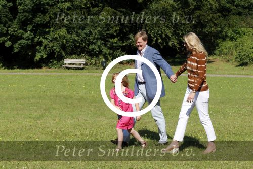 Wassenaar 7 juli 2012
Fotosessie met Prins Willem Alexander prinses Maxima Alexia Ariane en Amalia op landgoed de horsten.
Peter Smulder bv