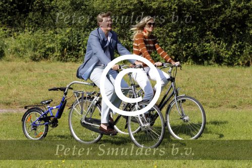 Wassenaar 7 juli 2012
Fotosessie met Prins Willem Alexander prinses Maxima Alexia Ariane en Amalia op landgoed de horsten.
Peter Smulder bv