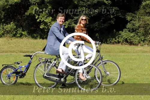 Wassenaar 7 juli 2012
Fotosessie met Prins Willem Alexander prinses Maxima Alexia Ariane en Amalia op landgoed de horsten.
Peter Smulder bv