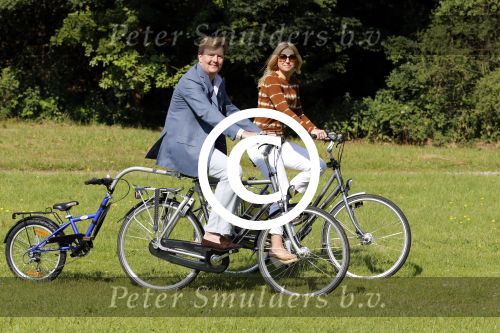 Wassenaar 7 juli 2012
Fotosessie met Prins Willem Alexander prinses Maxima Alexia Ariane en Amalia op landgoed de horsten.
Peter Smulder bv