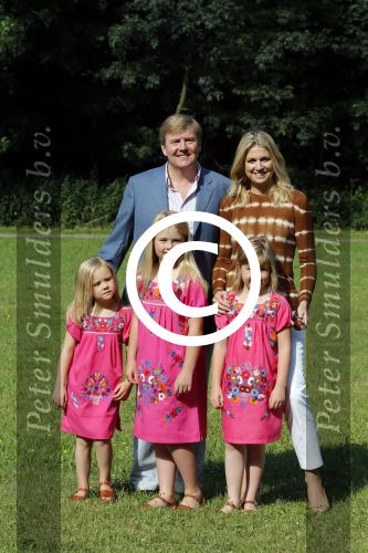 Wassenaar 7 juli 2012
Fotosessie met Prins Willem Alexander prinses Maxima Alexia Ariane en Amalia op landgoed de horsten.
Peter Smulder bv