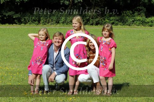 Wassenaar 7 juli 2012
Fotosessie met Prins Willem Alexander prinses Maxima Alexia Ariane en Amalia op landgoed de horsten.
Peter Smulder bv