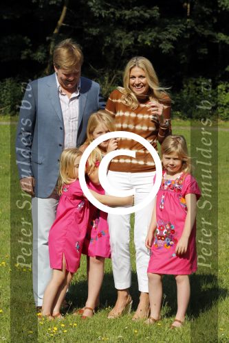 Wassenaar 7 juli 2012
Fotosessie met Prins Willem Alexander prinses Maxima Alexia Ariane en Amalia op landgoed de horsten.
Peter Smulder bv