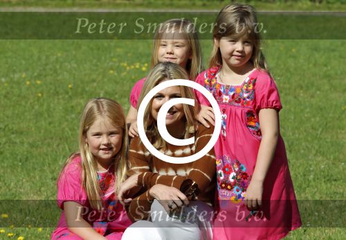 Wassenaar 7 juli 2012
Fotosessie met Prins Willem Alexander prinses Maxima Alexia Ariane en Amalia op landgoed de horsten.
Peter Smulder bv
