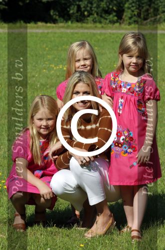 Wassenaar 7 juli 2012
Fotosessie met Prins Willem Alexander prinses Maxima Alexia Ariane en Amalia op landgoed de horsten.
Peter Smulder bv