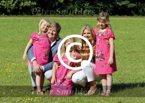 Wassenaar 7 juli 2012
Fotosessie met Prins Willem Alexander prinses Maxima Alexia Ariane en Amalia op landgoed de horsten.
Peter Smulder bv
