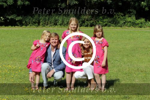 Wassenaar 7 juli 2012
Fotosessie met Prins Willem Alexander prinses Maxima Alexia Ariane en Amalia op landgoed de horsten.
Peter Smulder bv