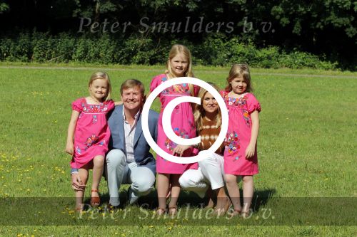 Wassenaar 7 juli 2012
Fotosessie met Prins Willem Alexander prinses Maxima Alexia Ariane en Amalia op landgoed de horsten.
Peter Smulder bv