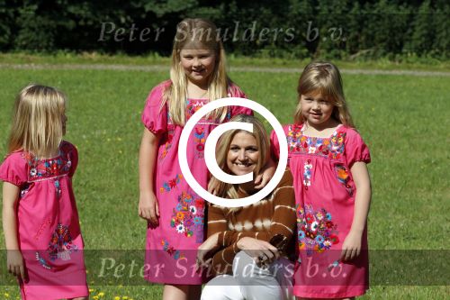 Wassenaar 7 juli 2012
Fotosessie met Prins Willem Alexander prinses Maxima Alexia Ariane en Amalia op landgoed de horsten.
Peter Smulder bv