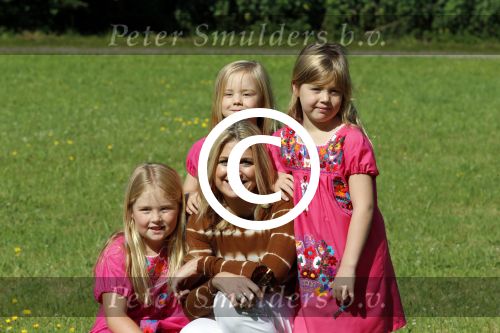 Wassenaar 7 juli 2012
Fotosessie met Prins Willem Alexander prinses Maxima Alexia Ariane en Amalia op landgoed de horsten.
Peter Smulder bv