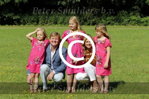 Wassenaar 7 juli 2012
Fotosessie met Prins Willem Alexander prinses Maxima Alexia Ariane en Amalia op landgoed de horsten.
Peter Smulder bv