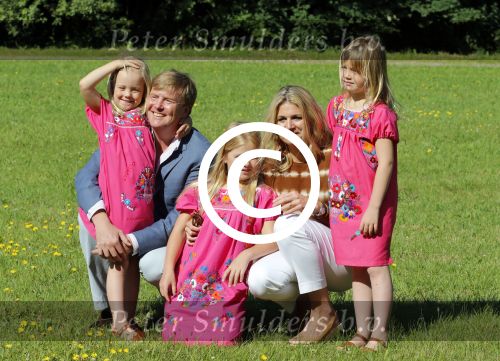 Wassenaar 7 juli 2012
Fotosessie met Prins Willem Alexander prinses Maxima Alexia Ariane en Amalia op landgoed de horsten.
Peter Smulder bv