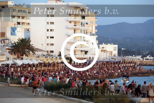 Ibiza 10 juli 2012
Wesley Sneijder en zijn vrouw Yolanthe Sneijder Cabau verliefd op ibiza genieten van de ondergaande zon. publiek bij oa afrojack
Peter Smulders bv