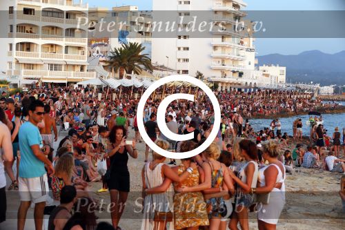 Ibiza 10 juli 2012
Wesley Sneijder en zijn vrouw Yolanthe Sneijder Cabau verliefd op ibiza genieten van de ondergaande zon. publiek bij oa afrojack
Peter Smulders bv