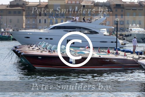 St Tropez 4 augustus 2012
Aantal riva\'s in de haven van St Tropez.
Peter Smulders bv