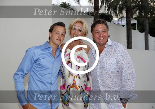 St Tropez 3 augustus 2012
Jan des Bouvrie viert zijn 70e verjaardag thuis bij hem in St Tropez. Rene Natasja en Didier Froger
Peter Smulders bv