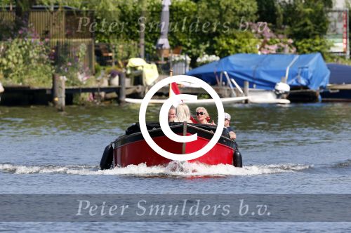 Vreeland 25 juli 2012
Maarten Spanjer met vriendin en Rene v d Gijp met vriendin aan het varen op de Vecht met sloep/boot Maarten.
Peter Smulders bv