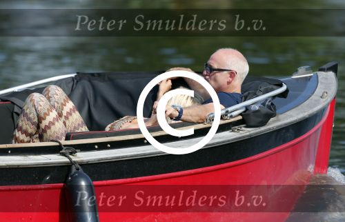 Vreeland 25 juli 2012
Maarten Spanjer met vriendin en Rene v d Gijp met vriendin aan het varen op de Vecht met sloep/boot Maarten.
Peter Smulders bv