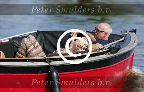 Vreeland 25 juli 2012
Maarten Spanjer met vriendin en Rene v d Gijp met vriendin aan het varen op de Vecht met sloep/boot Maarten.
Peter Smulders bv