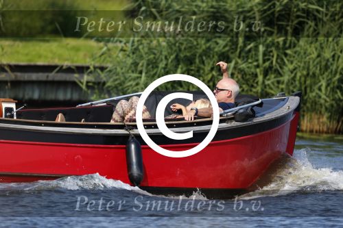 Vreeland 25 juli 2012
Maarten Spanjer met vriendin en Rene v d Gijp met vriendin aan het varen op de Vecht met sloep/boot Maarten.
Peter Smulders bv