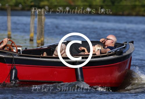 Vreeland 25 juli 2012
Maarten Spanjer met vriendin en Rene v d Gijp met vriendin aan het varen op de Vecht met sloep/boot Maarten.
Peter Smulders bv