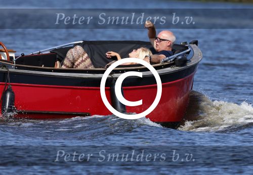 Vreeland 25 juli 2012
Maarten Spanjer met vriendin en Rene v d Gijp met vriendin aan het varen op de Vecht met sloep/boot Maarten.
Peter Smulders bv