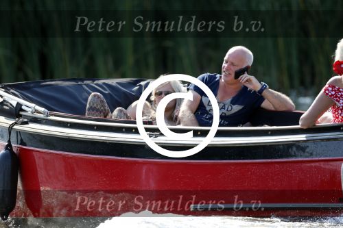 Vreeland 25 juli 2012
Maarten Spanjer met vriendin en Rene v d Gijp met vriendin aan het varen op de Vecht met sloep/boot Maarten.
Peter Smulders bv