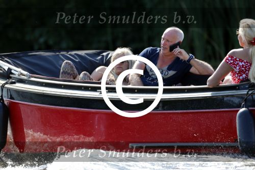 Vreeland 25 juli 2012
Maarten Spanjer met vriendin en Rene v d Gijp met vriendin aan het varen op de Vecht met sloep/boot Maarten.
Peter Smulders bv