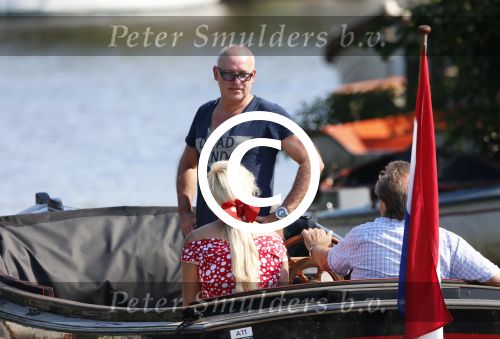 Vreeland 25 juli 2012
Maarten Spanjer met vriendin en Rene v d Gijp met vriendin aan het varen op de Vecht met sloep/boot Maarten.
Peter Smulders bv