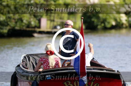 Vreeland 25 juli 2012
Maarten Spanjer met vriendin en Rene v d Gijp met vriendin aan het varen op de Vecht met sloep/boot Maarten.
Peter Smulders bv