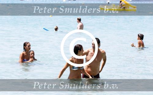 ibiza 31 juli 2012
Rick en Annemarie Engelkes op het strand en in de zee met hun dochters .
Peter Smulders bv