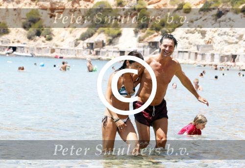 ibiza 31 juli 2012
Rick en Annemarie Engelkes op het strand en in de zee met hun dochters .
Peter Smulders bv