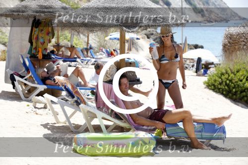 ibiza 31 juli 2012
Rick en Annemarie Engelkes op het strand en in de zee met hun dochters .
Peter Smulders bv