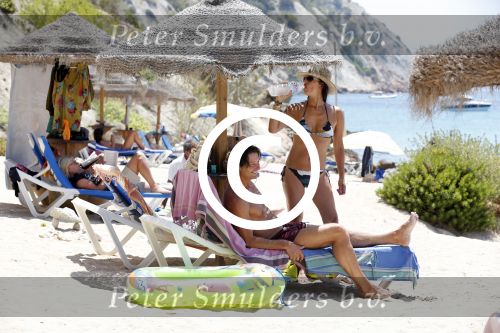 ibiza 31 juli 2012
Rick en Annemarie Engelkes op het strand en in de zee met hun dochters .
Peter Smulders bv