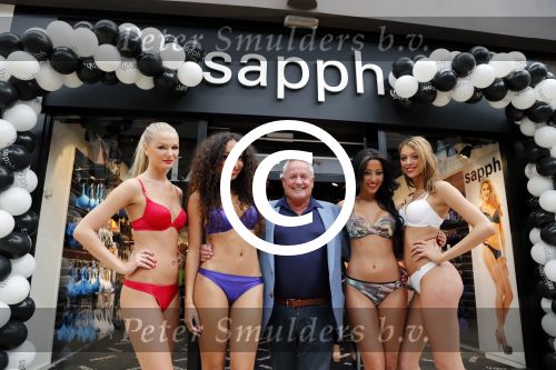 Amstelveen 21 juli 2012
Opening Sapph winkel van Rob Heilbronn in winkelcentrum Amstelveen.
Peter Smulders bv