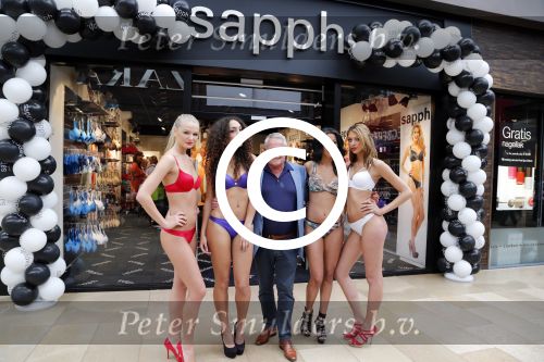 Amstelveen 21 juli 2012
Opening Sapph winkel van Rob Heilbronn in winkelcentrum Amstelveen.
Peter Smulders bv