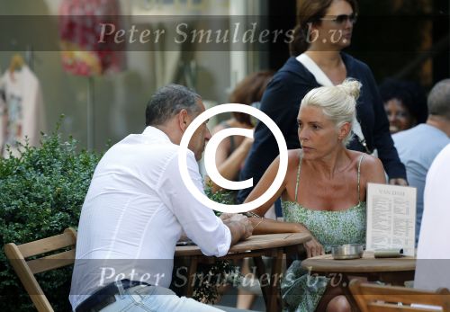 Amsterdam 26 juli 2012
Ronald Kahn en Judith Osborn op terras op de cornelis schuytstraat.
Peter Smulders bv