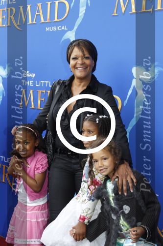 Rotterdam, 16 Juni 2012
Premiere Musical Little Mermaid in het Nieuwe Luxor theater
Ruth Jacott met kinderen
Foto Peter Smulders BV