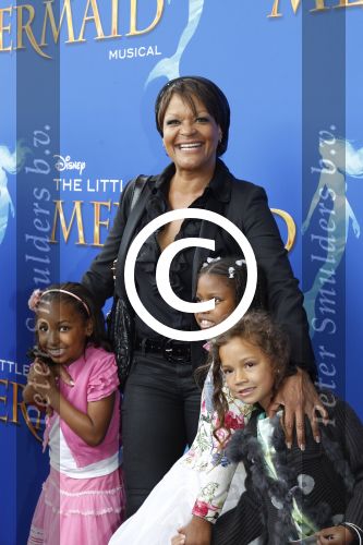 Rotterdam, 16 Juni 2012
Premiere Musical Little Mermaid in het Nieuwe Luxor theater
Ruth Jacott met kinderen
Foto Peter Smulders BV
