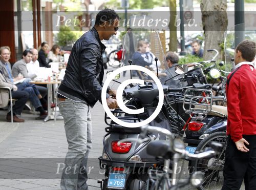 Amsterdam 14 juni 2012
Ruud en Maxim Gullit op vespa scooter en met Bram Moszkowicz.
Peter Smulders bv