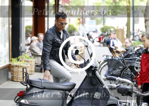Amsterdam 14 juni 2012
Ruud en Maxim Gullit op vespa scooter en met Bram Moszkowicz.
Peter Smulders bv